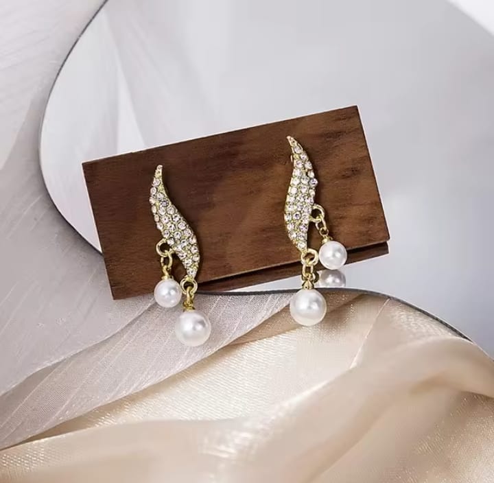 S Shape Crystal Leaf Drop Elegant Pearl Zircon Korean Earing - golden