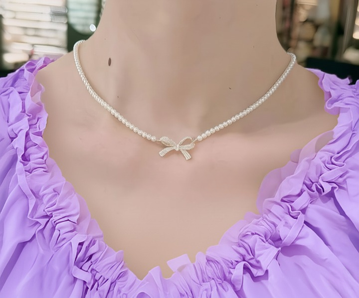 Bow Shape Pearl Pendant Necklace for Women