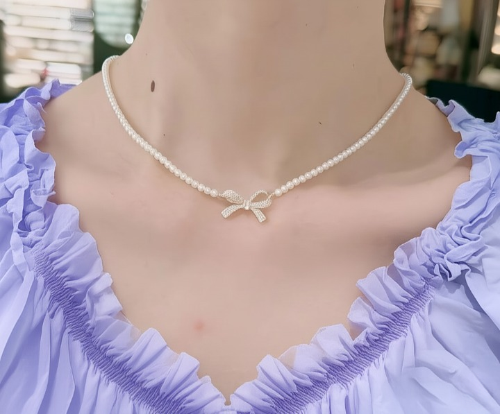 Bow Shape Pearl Pendant Necklace for Women