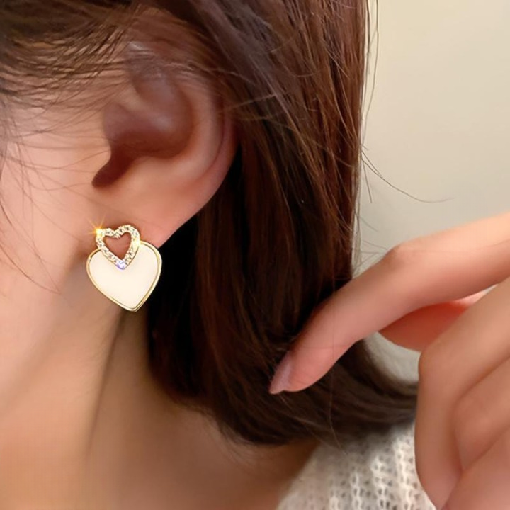 Beautifull Korean Heart Shape Zircon Earrings for Women – Sparkling Black & White Crystal Studs, Fashion Jewelry Gift