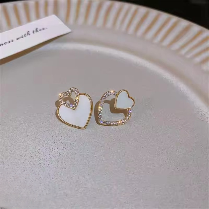 Beautifull Korean Heart Shape Zircon Earrings for Women – Sparkling Black & White Crystal Studs, Fashion Jewelry Gift