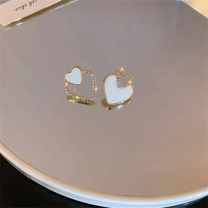 Beautifull Korean Heart Shape Zircon Earrings for Women – Sparkling Black & White Crystal Studs, Fashion Jewelry Gift