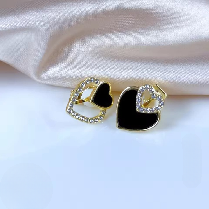 Beautifull Korean Heart Shape Zircon Earrings for Women – Sparkling Black & White Crystal Studs, Fashion Jewelry Gift