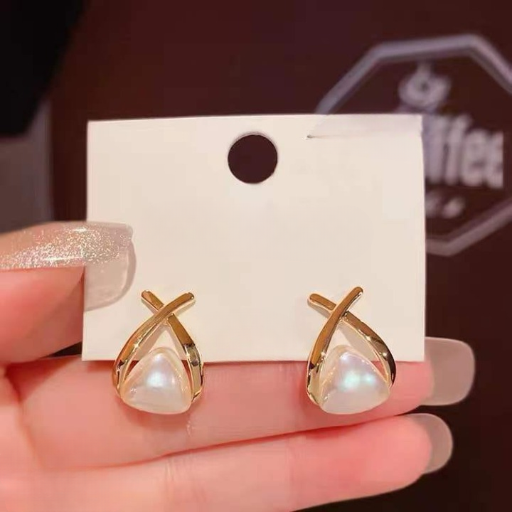 Trendy Korean Cross Pearl Earrings – Sculpted Design