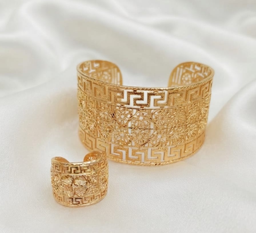 Elegant Cutwork Design Adjustable Bangle With Adjustable Ring